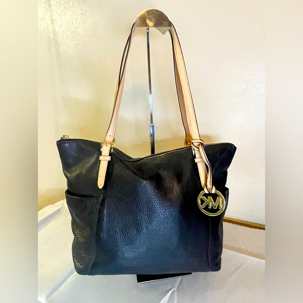 Authentic Michael Kors Purse!!! #0080